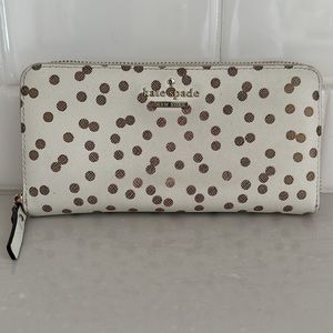 Kate Spade zip around continental wallet. Cream with gold polka dots 4” x 8”